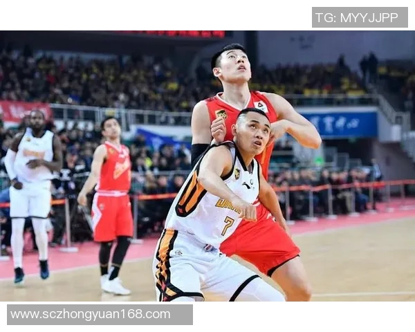 南京篮球队在邀请赛中以96分稳居积分榜首位竞争激烈引人关注